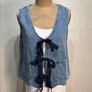 She + Sky Women's S Blue Boho Denim Vest Scallop Edge with 3‎ Navy Bow Ties NWT